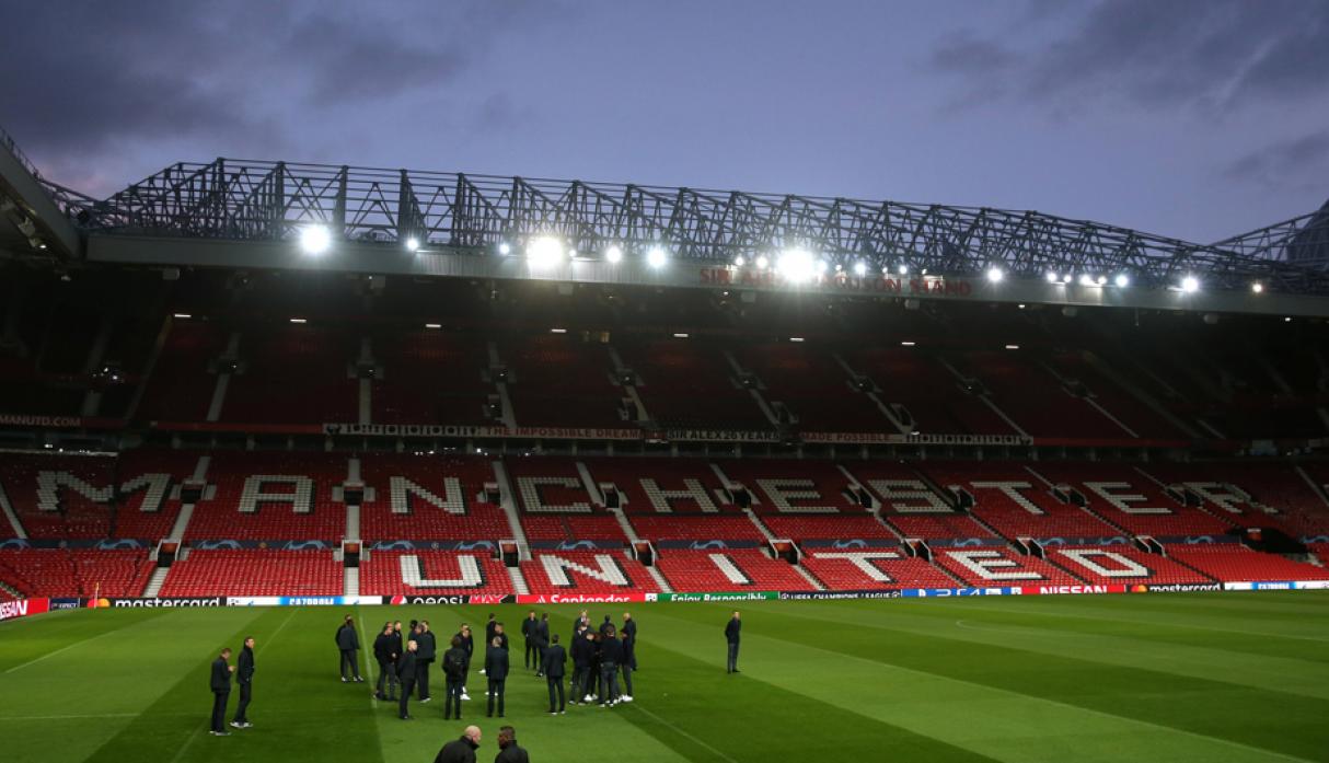 Football team play at old trafford. Old Trafford 1974. Олд Траффорд.