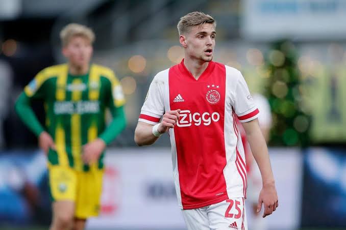 Manchester United tipped to sign Ajax sensation Kenneth Taylor | Man ...