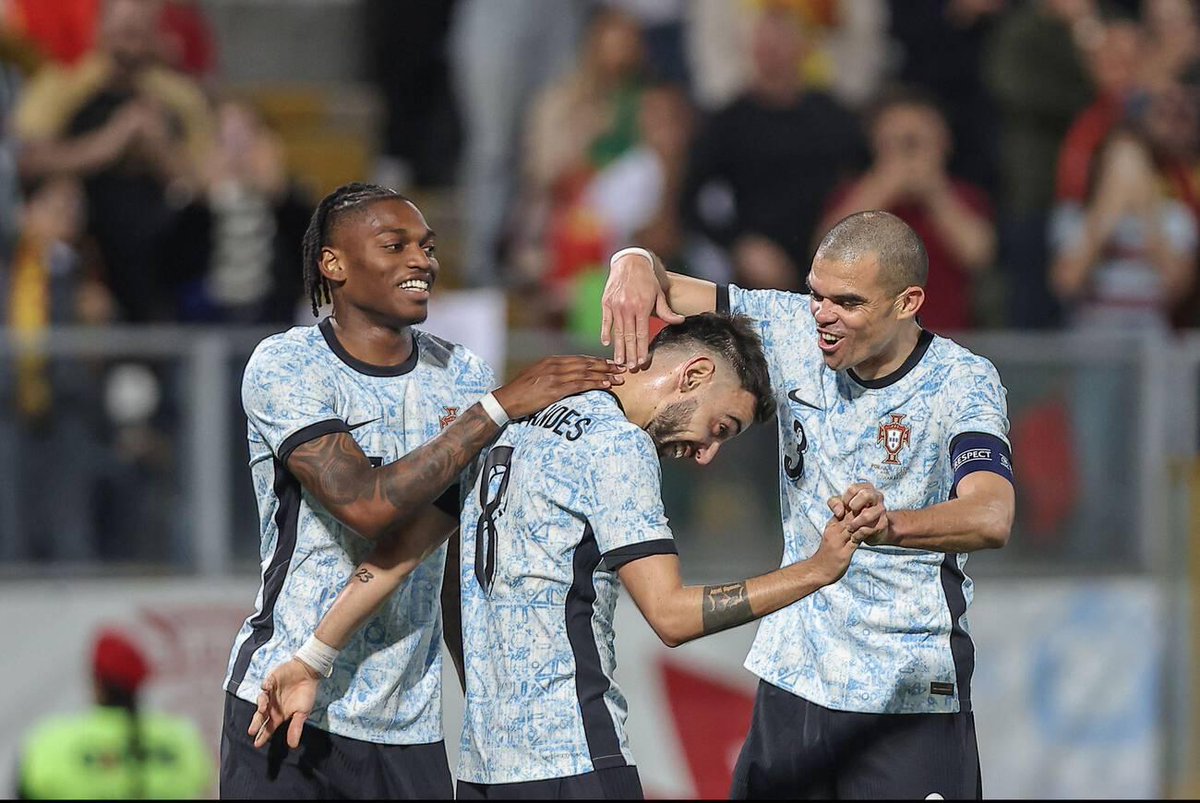Bruno Fernandes Celebrating with Pepe and Leao